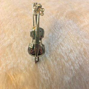Silver violin pin